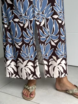 Vestido Midi Seda Fría Cruce Estampado Azul y Marrón - Imagen 10