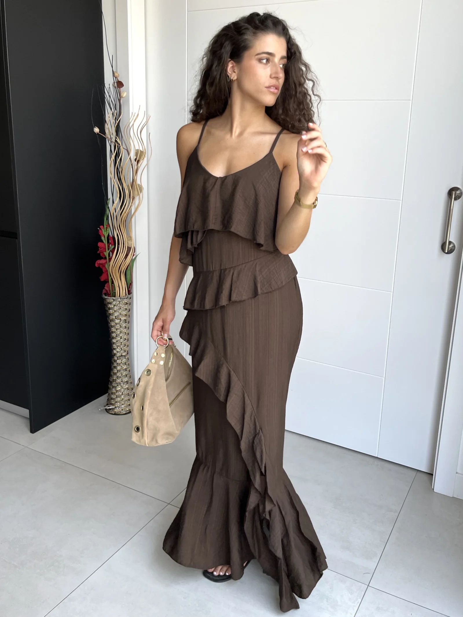 Vestido Tirantes Chocolate con Volantes