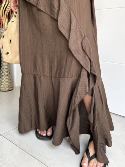 Vestido Tirantes Chocolate con Volantes - Imagen 14