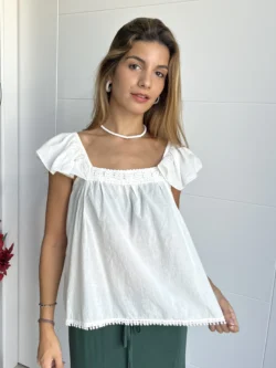 Blusa Tirantes Bordada Crudo