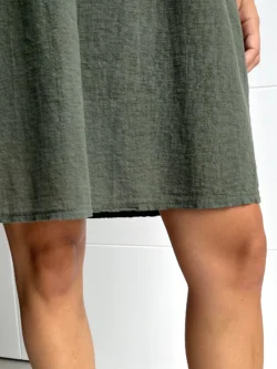 Vestido Corto Drapeado Verde Caqui - Imagen 12
