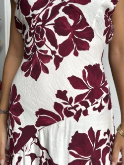 Vestido Midi Pico Flores Burdeos - Imagen 8