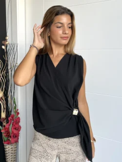 Blusa Negra Detalle Dorado