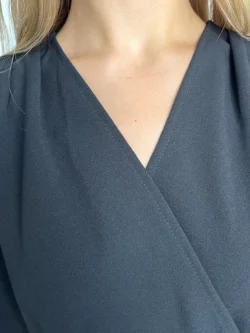 Blusa Negra Detalle Dorado - Imagen 9