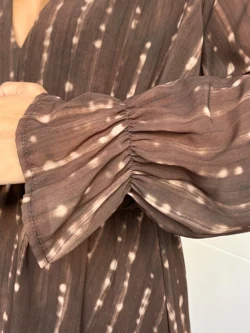 Vestido Corto Gasa Marrón - Imagen 13