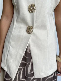 Chaleco Ante Beige Botones Dorados - Imagen 9