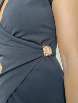 Blusa Cruzada Negra Detalle Dorado - Imagen 6