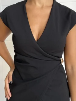 Blusa Cruzada Negra Detalle Dorado - Imagen 7