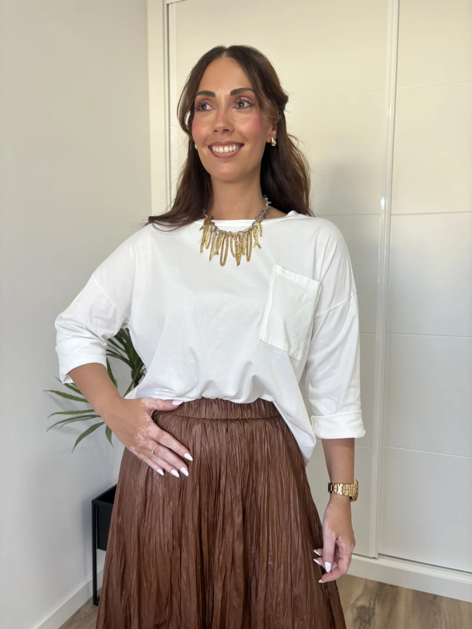 Camiseta blanca oversize mujer con bolsillo delantero