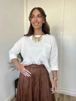 Camiseta blanca oversize mujer con bolsillo delantero