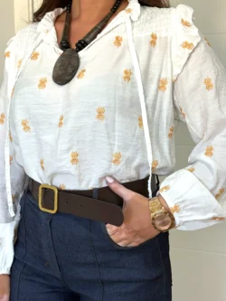 Blusa Romántica Bordados Mostaza