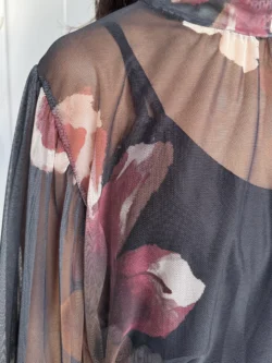 Blusa Gasa Floral Oscura - Imagen 7