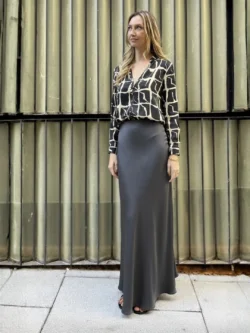 Falda Larga Evasé de Raso Gris