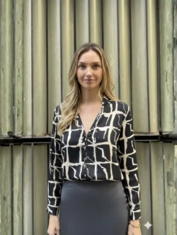 blusa raso volantes tonos grises