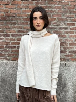 Suéter Crudo Con Bufanda Incluida