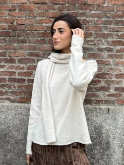 Suéter Crudo Con Bufanda Incluida - Imagen 2