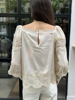 Blusa Jaretas Satinada Boho en Beige - Imagen 4