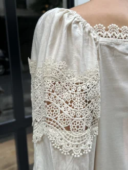 Blusa Jaretas Satinada Boho en Beige - Imagen 5