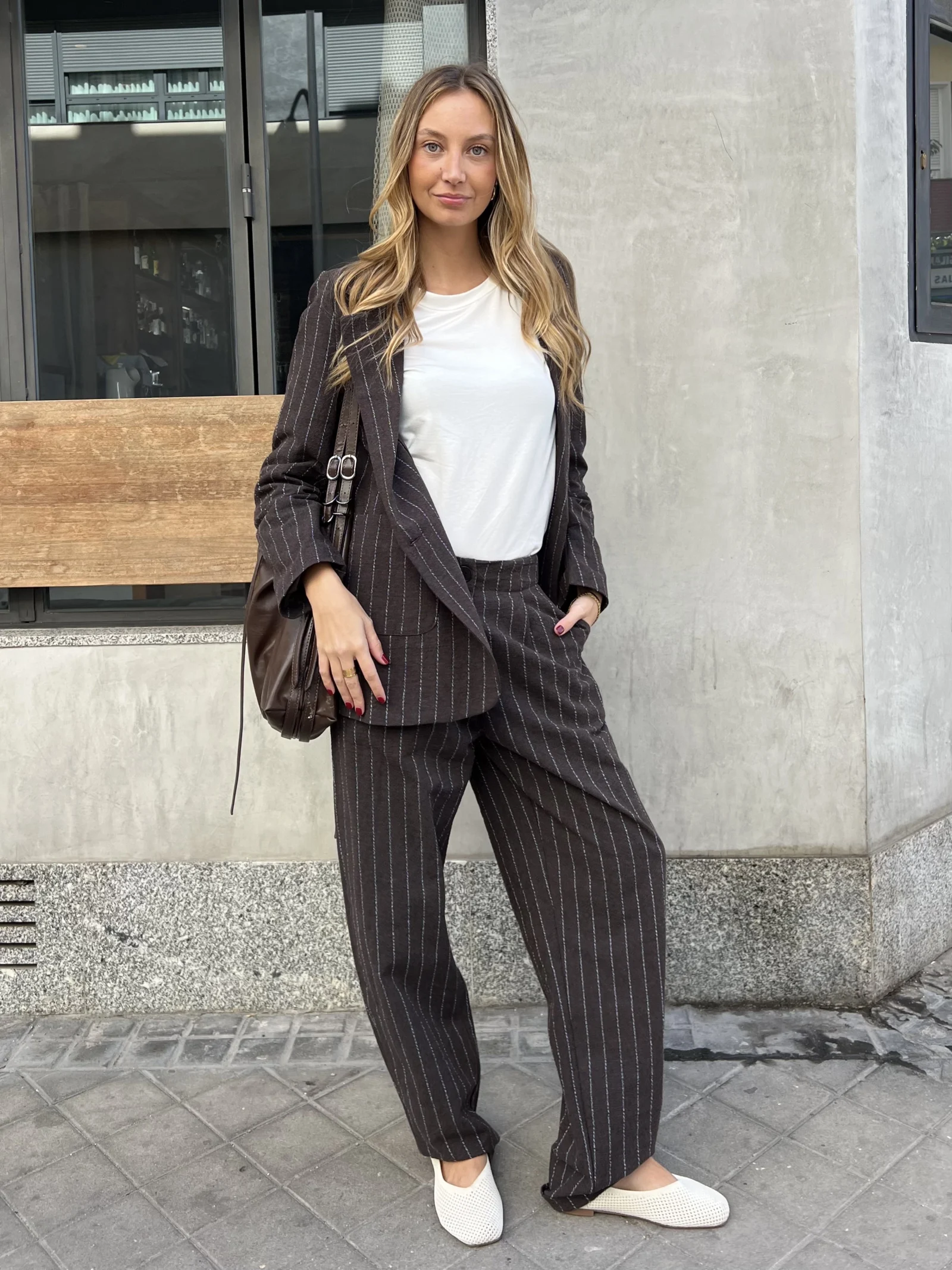 chaqueta traje marrón raya diplomática