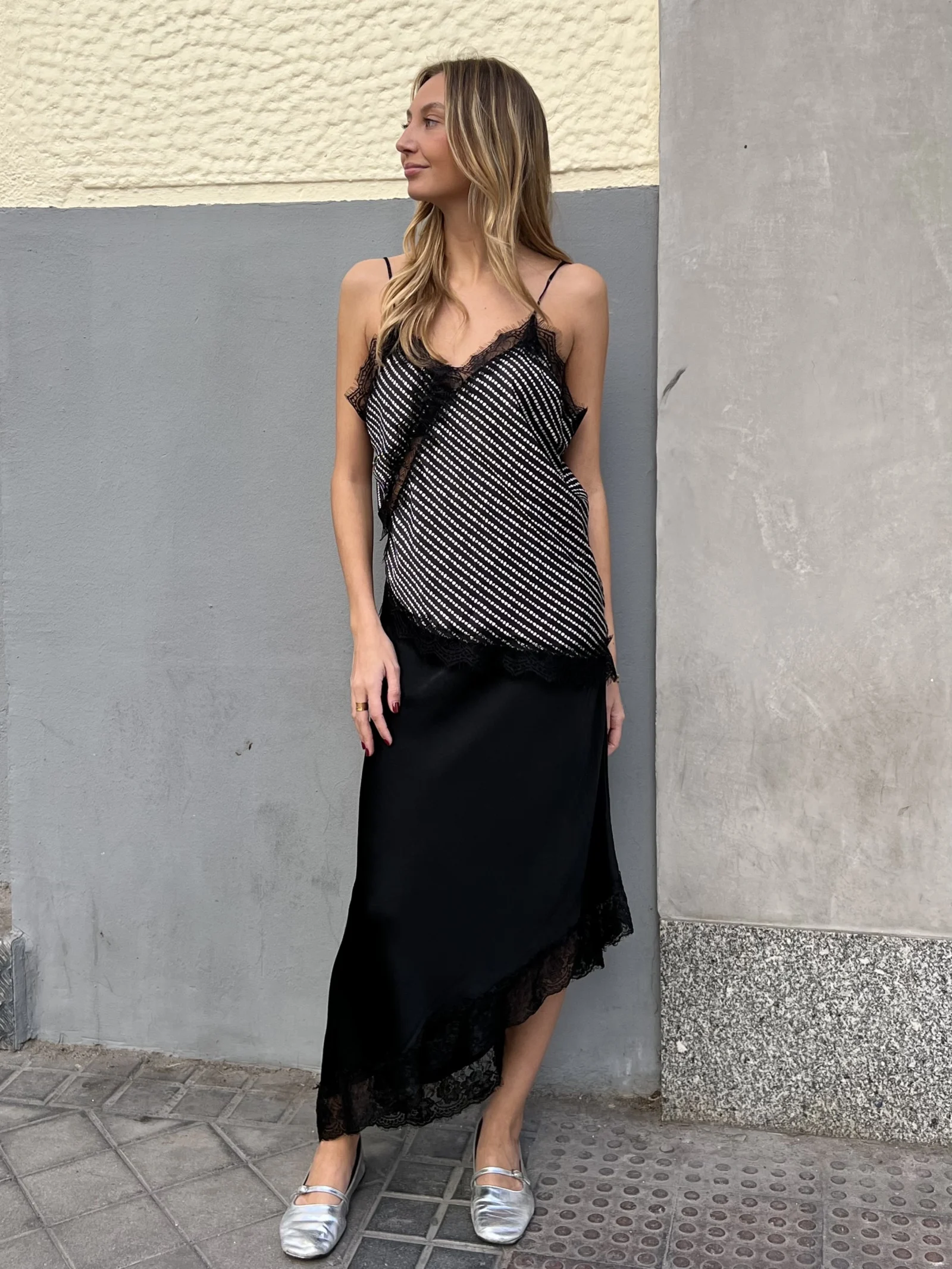 falda negra lencera en raso asimétrica