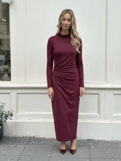 vestido largo ciruela drapeado