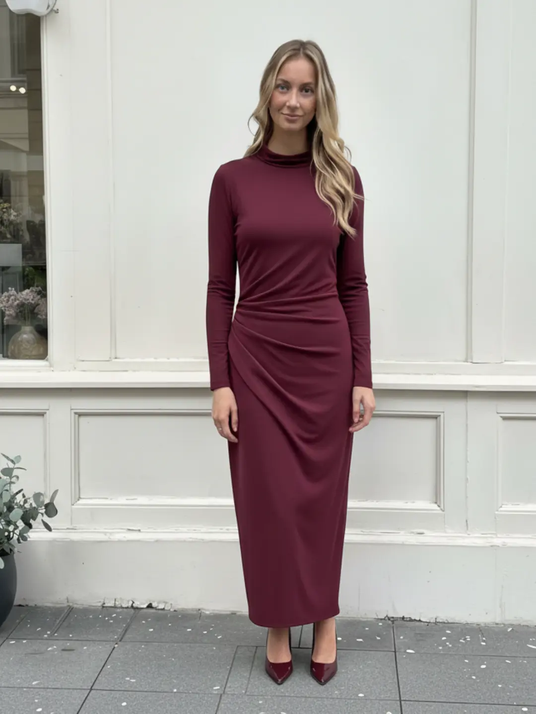 vestido largo ciruela drapeado