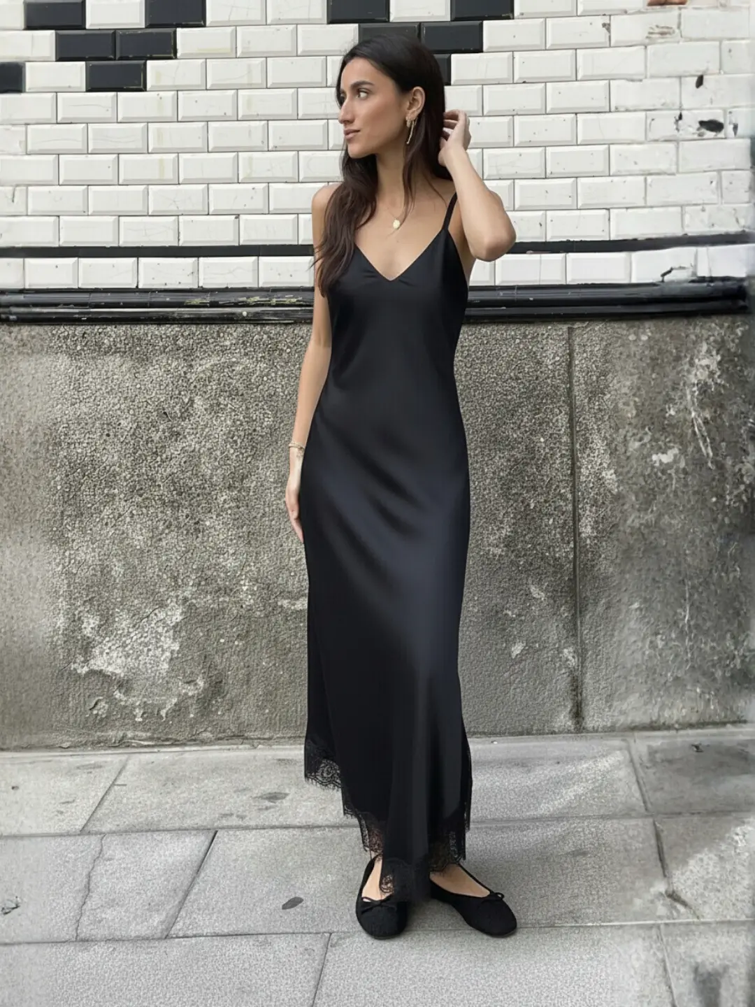 Vestido lencero negro asimétrico