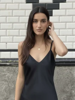 Vestido Lencero Negro Asimétrico - Imagen 2