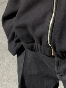 Chaqueta Negra Minimal con Cremallera - Imagen 6