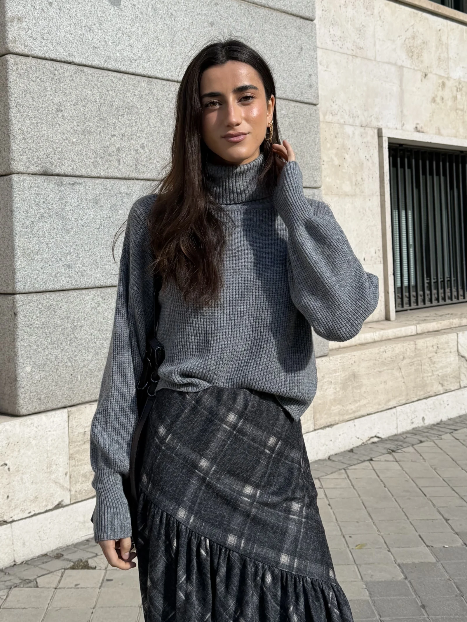 Suéter Gris Cuello Alto Punto Canalé