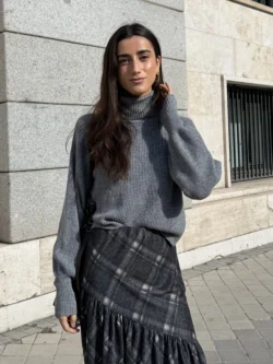 Suéter Gris Cuello Alto Punto Canalé