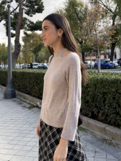 Suéter Beige Cut Out Cuello Perkins - Imagen 4