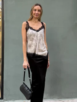 Falda Negra Efecto Satén Corte Sirena - Imagen 5