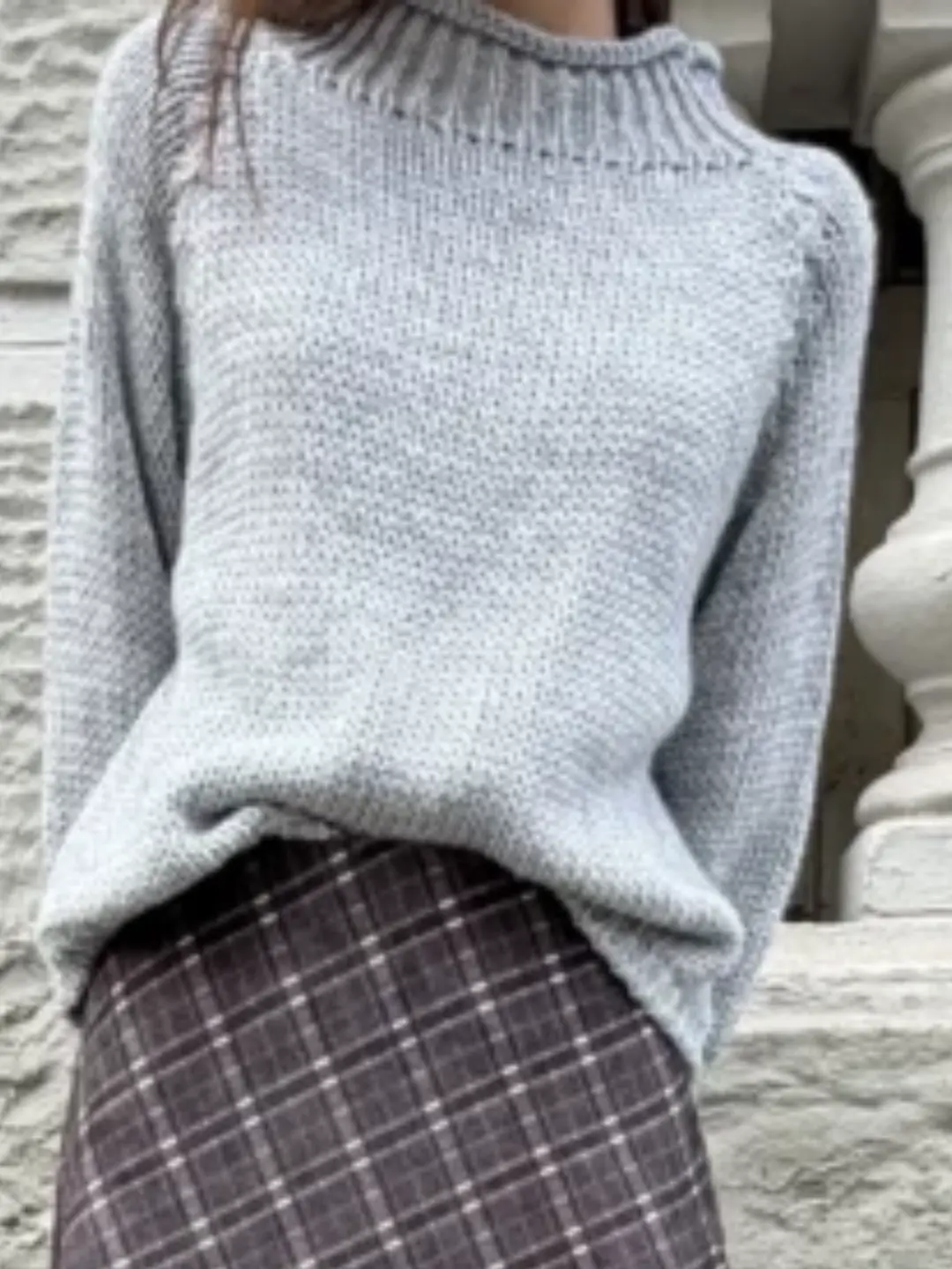 Suéter Gris de Punto Cuello Chimenea