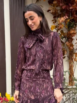 Blusa Estampada Granate con Cuello Lazo