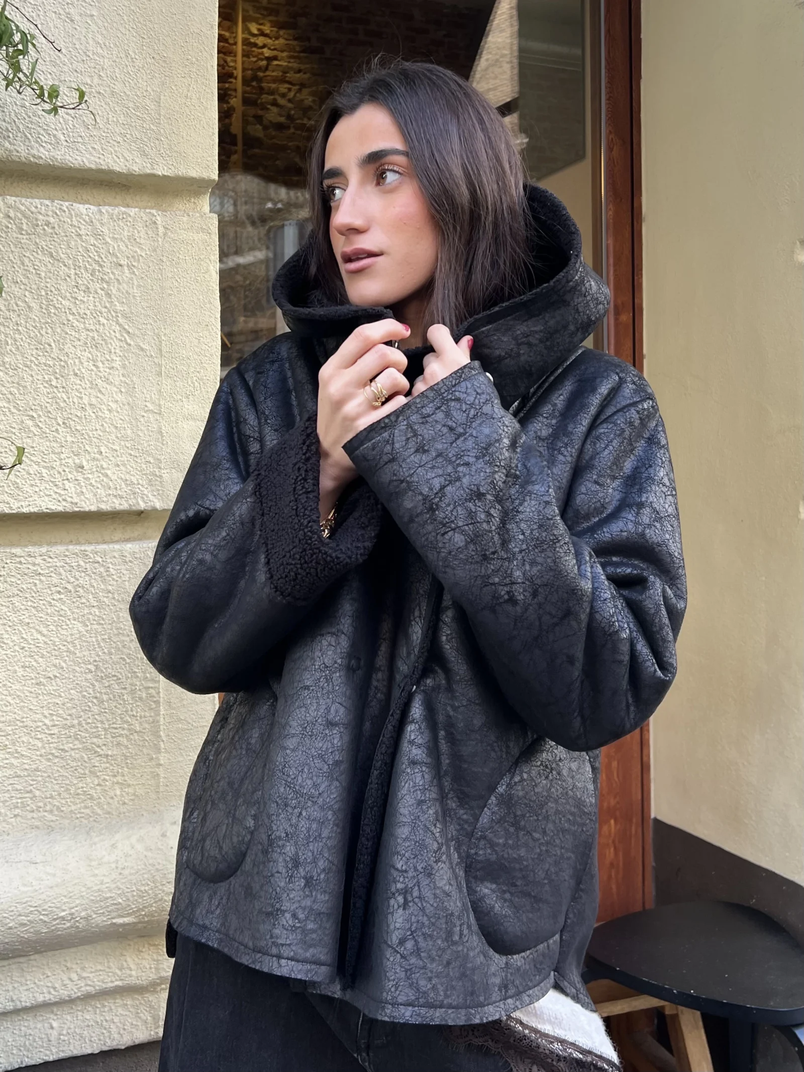 Chaquetón Negro Efecto Piel Forro Borreguillo