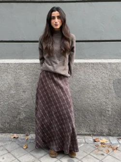 Suéter Color Sable Cuello Chimenea