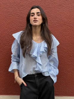 Camisa Azul de Rayas con Volantes