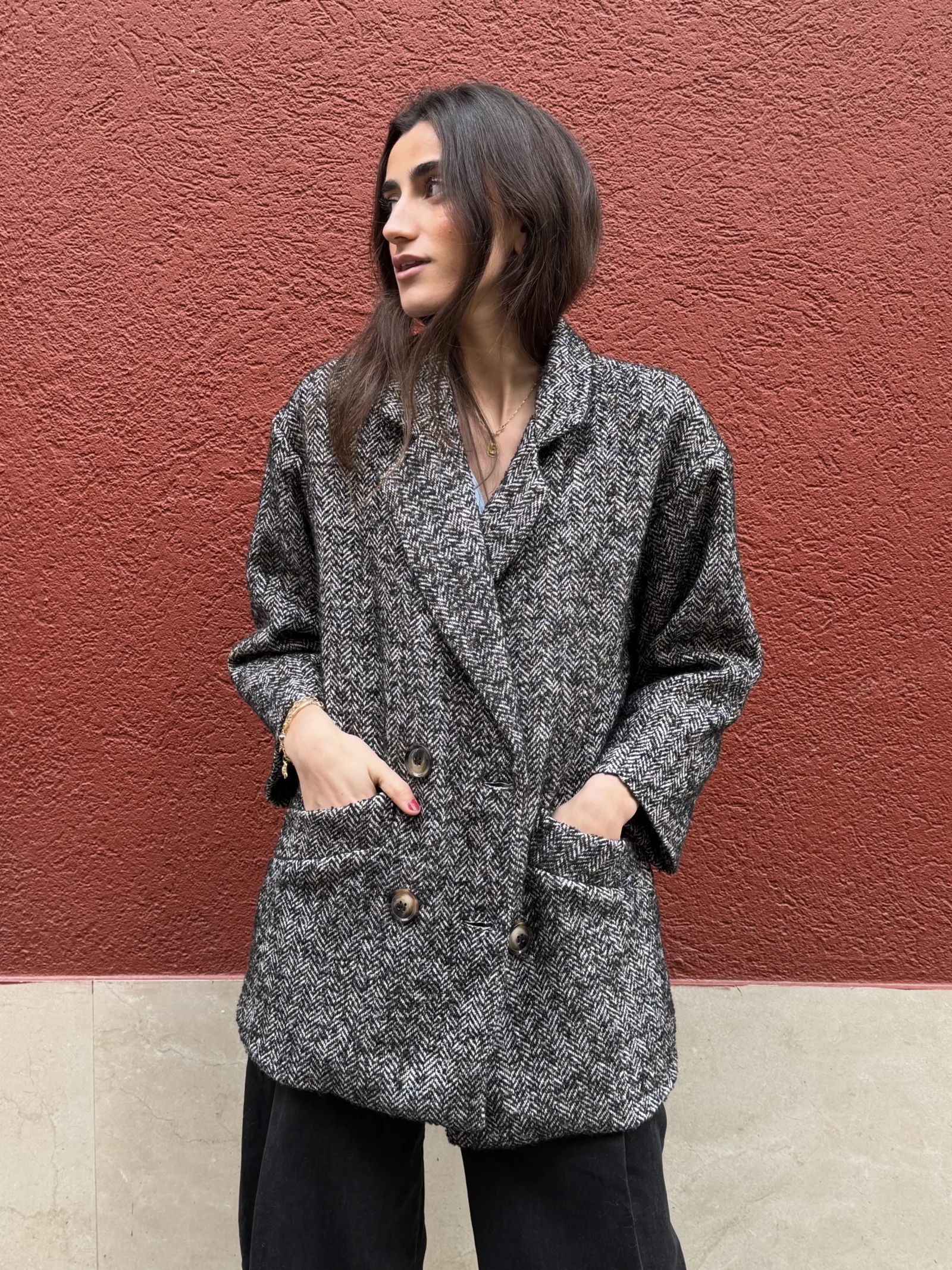 Abrigo de Espiga Gris con Bolsillos