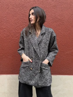 Abrigo de Espiga Gris con Bolsillos