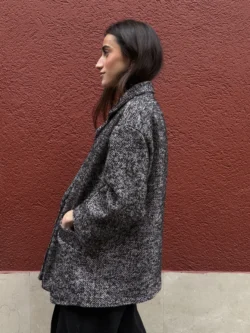 Abrigo de Espiga Gris con Bolsillos - Imagen 4