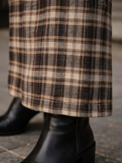 Pantalón de Cuadros Clásicos Camel y Negro - Imagen 3