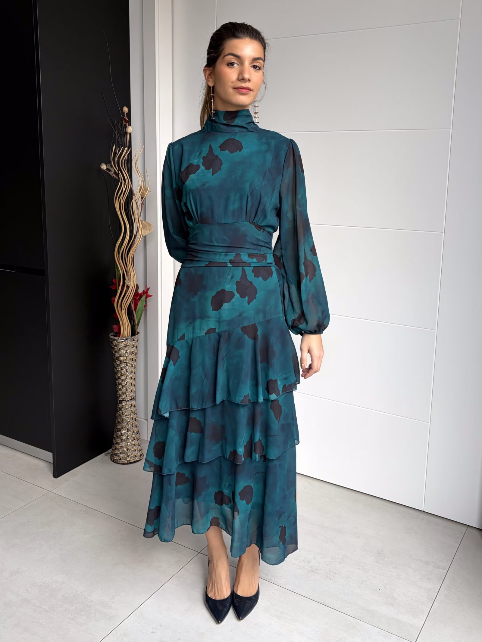 vestido largo volantes tonos esmeralda