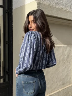 Blusa con Lazo y Rayas Azules - Imagen 7