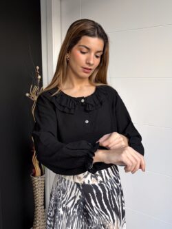 Blusa Negra con Cuello Bebé - Imagen 3