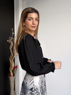 Blusa Negra con Cuello Bebé - Imagen 4