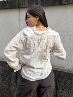 Blusa Texturizada en Color Crudo - Imagen 6