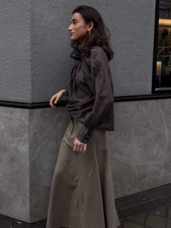 Blusa Marrón de Seda con Lazada - Imagen 3