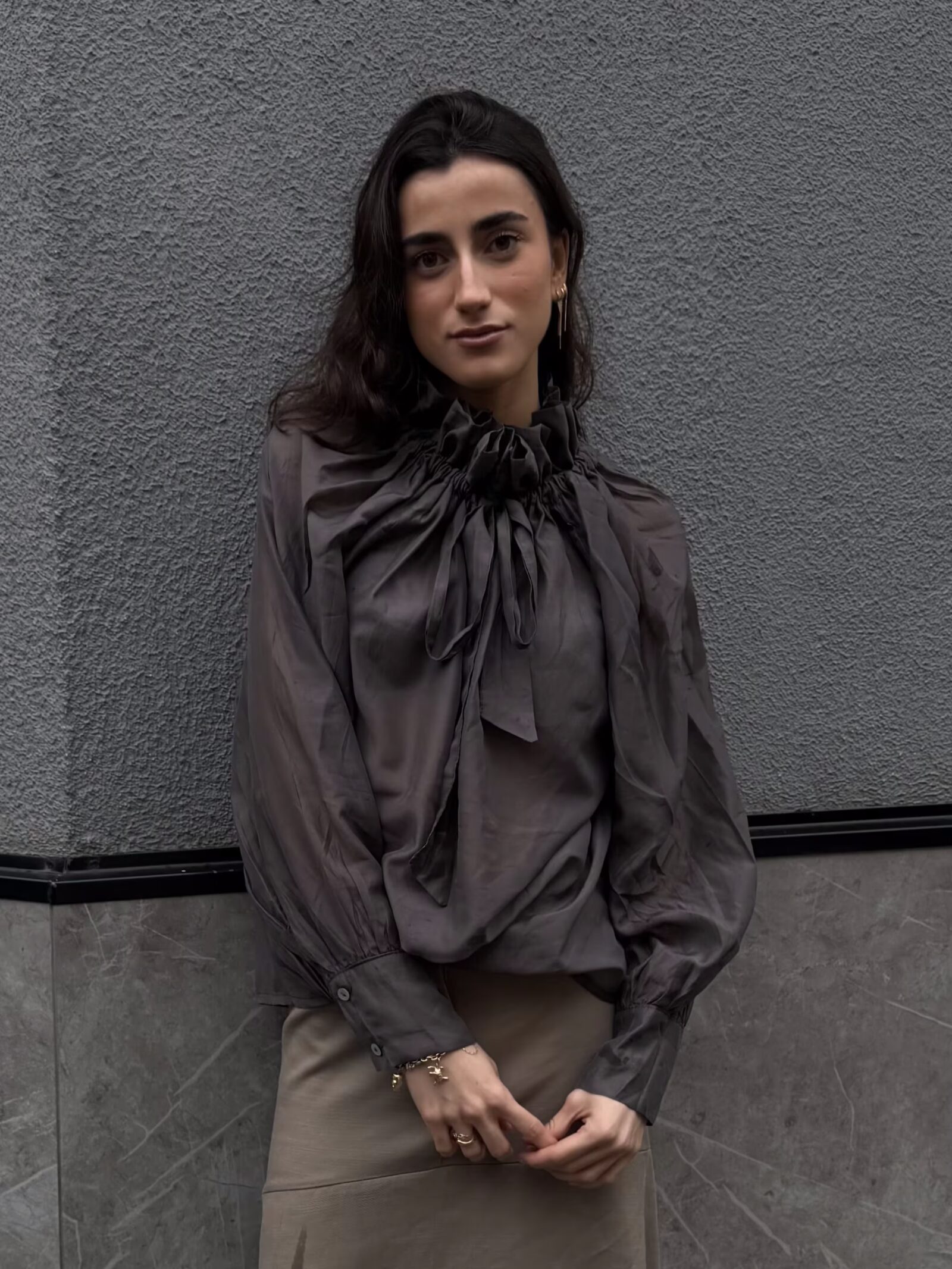 Blusa Marrón de Seda con Lazada