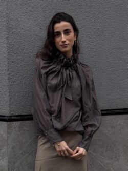 Blusa Marrón de Seda con Lazada